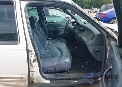 1997 Lincoln Town Car Executive из США, поврежденный, VIN 1LNLM81W7VY702095